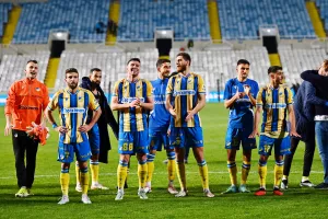 (ΒΙΝΤΕΟ Kerkida) Πανηγύρια στην εξέδρα... παίκτες και κόσμος!