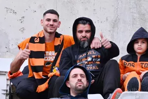 Ο κόσμος του ΑΠΟΕΛ στο ΓΣΠ (φωτορεπορτάζ)