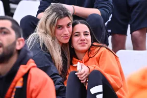 Ο κόσμος του ΑΠΟΕΛ στο ΓΣΠ (φωτορεπορτάζ)