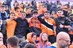 Ο κόσμος του ΑΠΟΕΛ στο ΓΣΠ (φωτορεπορτάζ)