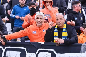 Ο κόσμος του ΑΠΟΕΛ στο ΓΣΠ (φωτορεπορτάζ)