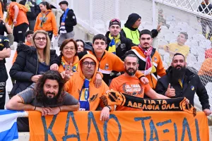 Ο κόσμος του ΑΠΟΕΛ στο ΓΣΠ (φωτορεπορτάζ)