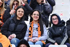 Ο κόσμος του ΑΠΟΕΛ στο ΓΣΠ (φωτορεπορτάζ)