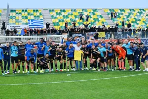 ΑΠΟΕΛ... για Κρέσπο/ "Αφιερωμένη στον αρχηγό μας"!