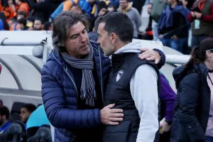 Τρεις φορές σε επανάληψη 
