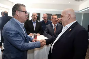 Γνώρισε πολλούς (Κούμας)