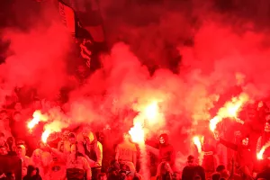 (ΒΙΝΤΕΟ Kerkida) Καυτή ατμόσφαιρα και "Θρύλος ολέ..."