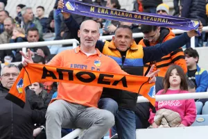 Ο κόσμος του ΑΠΟΕΛ στο ΓΣΠ (φωτορεπορτάζ)