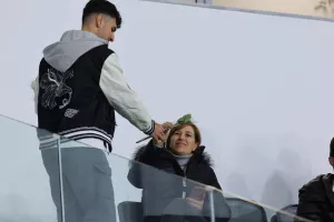 Μοίρασαν λουλούδια (φώτος) 