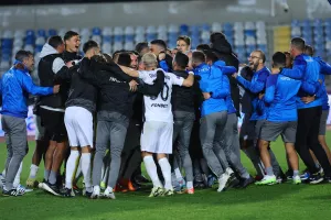 Τρελά πανηγύρια μετά τη νίκη με... κύπελλο! (Βίντεο Kerkida/Φώτος)