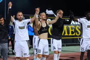 Τρελά πανηγύρια μετά τη νίκη με... κύπελλο! (Βίντεο Kerkida/Φώτος)
