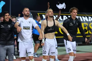 Τρελά πανηγύρια μετά τη νίκη με... κύπελλο! (Βίντεο Kerkida/Φώτος)
