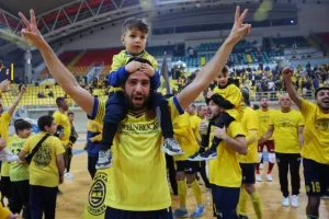 ΕΤΣΙ... το σήκωσε η ΑΕΛ! (Πανηγυρικό φωτορεπορτάζ)