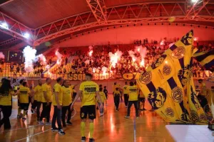 ΕΤΣΙ... το σήκωσε η ΑΕΛ! (Πανηγυρικό φωτορεπορτάζ)
