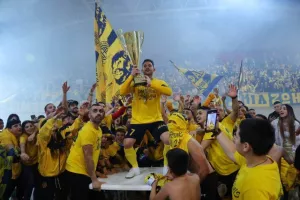 ΕΤΣΙ... το σήκωσε η ΑΕΛ! (Πανηγυρικό φωτορεπορτάζ)