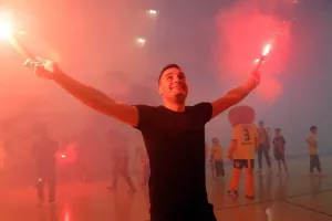 ΕΤΣΙ... το σήκωσε η ΑΕΛ! (Πανηγυρικό φωτορεπορτάζ)