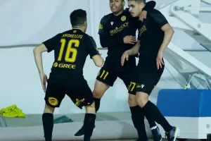 Θρίαμβος με εξάρα και Κυπελλούχος - Νταμπλούχος η ΑΕΛ! (φώτος)