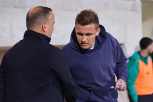 Έδωσαν... τα χέρια 
