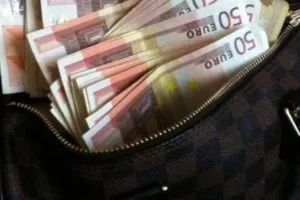 Παρακολουθούσε την 31χρονη Ουκρανή που έφερε τα €6 εκατ. στην Κύπρο, λέει η Αστυνομία