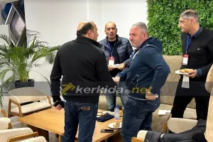 Ο Πρόεδρος... άφιξη και χειραψίες! (Φώτος)