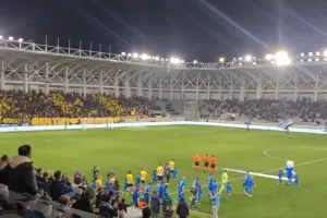 Εντυπωσιακή υποδοχή... Απολλωνίστες και ΑΕΚτζήδες! (Βίντεο Kerkida)