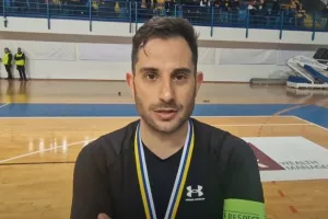 "Αυτά όλα που ζω δεν τα περίμενα ποτέ μου/ Όλα τα τρόπαια στον κόσμο της ΑΕΛ" (Βίντεο)
