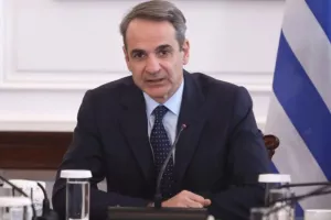 Μητσοτάκης: Ο κατώτατος μισθός αυξάνεται στα 830 ευρώ