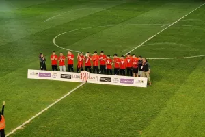 (ΦΩΤΟΣ) Χειροκροτήθηκαν οι ερυθρόλευκοι πρωταθλητές Κ19