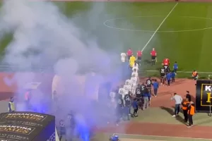 Η είσοδος των ομάδων και ο κόσμος της Πάφου (ΒΙΝΤΕΟ Kerkida/φώτος)