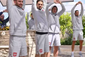 Βόλταραν χαλαρά οι Σέρβοι (φώτος)