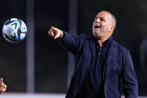 Ο Μπεν Σιμόν κόντρα στην Ανόρθωση 
