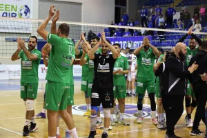 (ΦΩΤΟΣ) Ομονοιάτικο... πάρτι τίτλου στην Πάφο