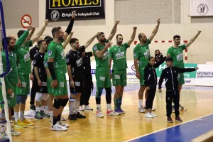 (ΦΩΤΟΣ) Ομονοιάτικο... πάρτι τίτλου στην Πάφο