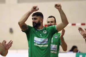 (ΦΩΤΟΣ) Ομονοιάτικο... πάρτι τίτλου στην Πάφο