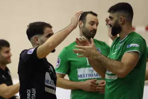 (ΦΩΤΟΣ) Ομονοιάτικο... πάρτι τίτλου στην Πάφο