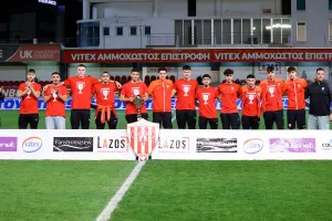 (ΦΩΤΟΣ) Χειροκροτήθηκαν οι ερυθρόλευκοι πρωταθλητές Κ19