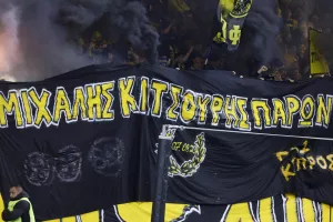 Πανό για τον αδικοχαμένο Μιχάλη Κατσούρη/Χειροκρότημα... όλο το γήπεδο (ΒΙΝΤΕΟ Kerkida)