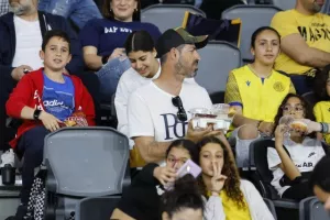 Οι φίλοι της ΑΕΛ στο "Αλφαμέγα" (Φώτος)