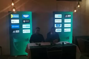 ΚΛΙΚΣ... απ' το "μαυροπράσινο" δείπνο