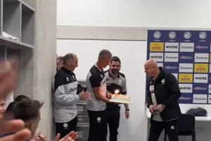 Βίντεο: Τούρτα στον Τιμούρ Κετσπάγια