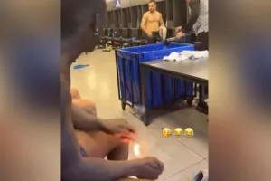 Το έκανε κι αυτό! Πέταξε δυναμιτάκι μέσα στα αποδυτήρια ο Μπαλοτέλι! (βίντεο)