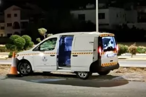 Επίθεση με πέτρες κατά βαν κινητής κάμερας στη Λεμεσό