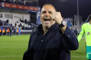 Γροθιά και χαμόγελο!
