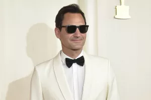 Φέντερερ: "Θα ήθελα να δω τον Τσιτσιπά να πηγαίνει στο επόμενο επίπεδο"