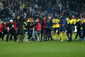 "Η UEFA θα αποβάλει τη Φενέρ αν επιλέξει να αποχωρήσει από το πρωτάθλημα"