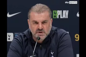 Ποστέκογλου σε δημοσιογράφο: "Είναι ασέβεια να λες 'πλαστικούς' τους οπαδούς "