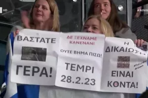 Πανό για τα Τέμπη στην εξέδρα του Παγκοσμίου πρωταθλήματος στη Γλασκώβη!