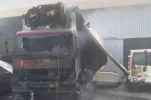 Θεσσαλονίκη: Κάηκαν αυτοκίνητα σε πάρκινγκ κοντά στο λιμάνι
