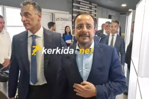 Στο ΠΑΠ ο Χριστοδουλίδης - Δίπλα του ο Σάντης (φώτος kerkida)