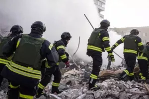 Ουκρανία: Tουλάχιστον 13 νεκροί από ρωσικό χτύπημα σε σχολείο στη Ντνίπρο